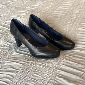 Beautiful classic dress pumps. Made in Spain. Excellent condition.